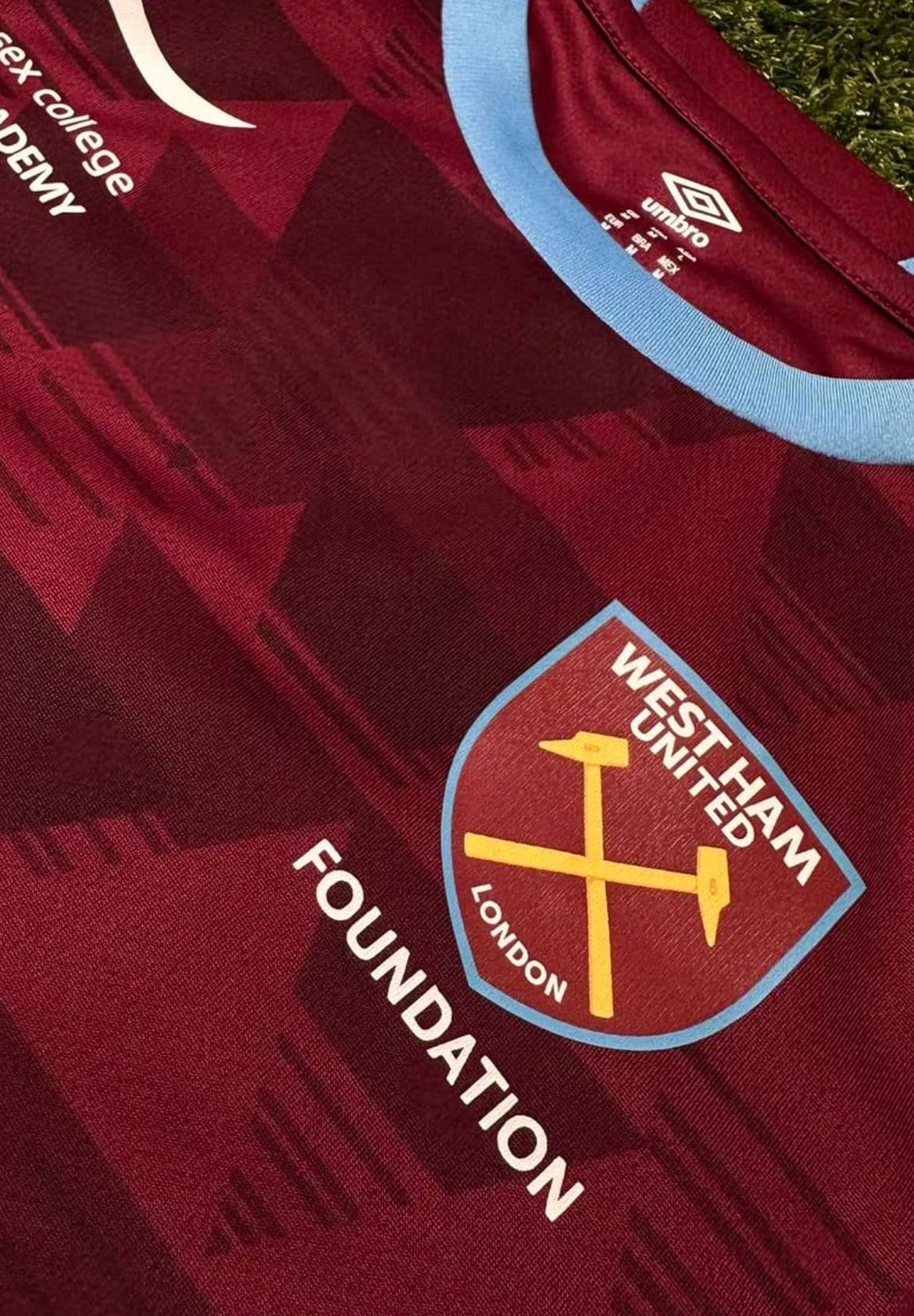 Multicoloured Printed Badge